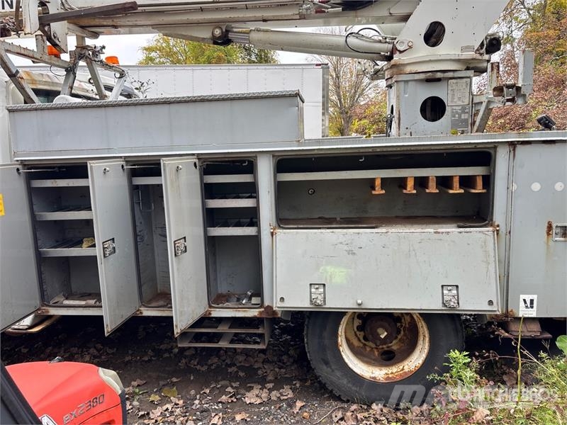International 4300 Fahrzeug mit mobiler Bohranlage