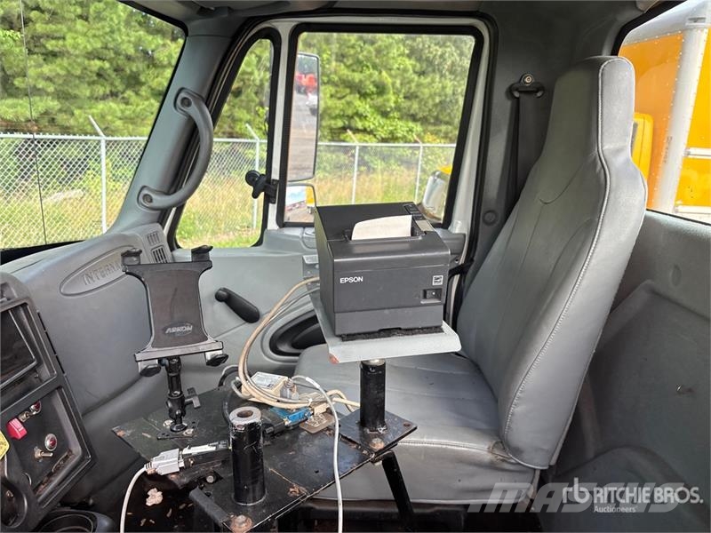 International 4300 كابينة والداخلية