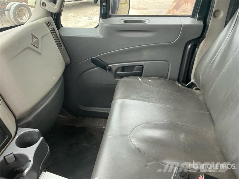 International 4300 多目的/汎用車両