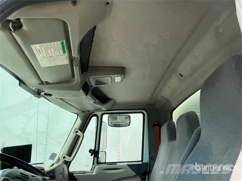 International 4300 Bakwagens met gesloten opbouw