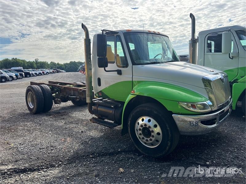 International 4300 كابينة والداخلية