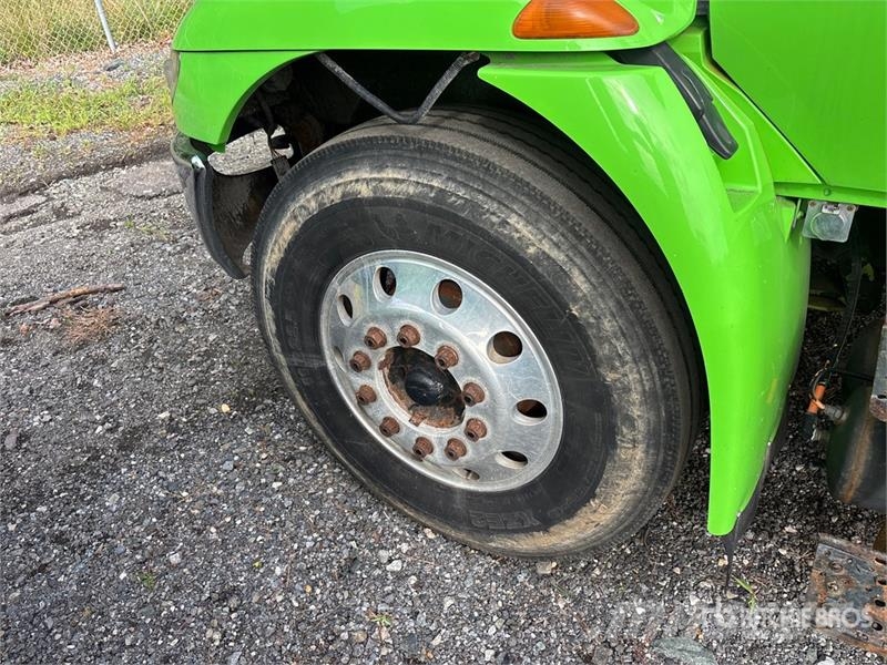 International 4300 كابينة والداخلية
