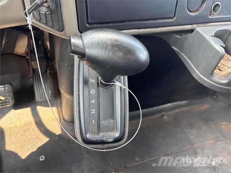 International 4300 Camiones con caja de remolque