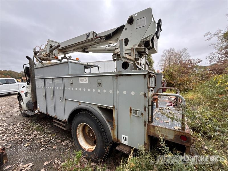 International 4300 Fahrzeug mit mobiler Bohranlage