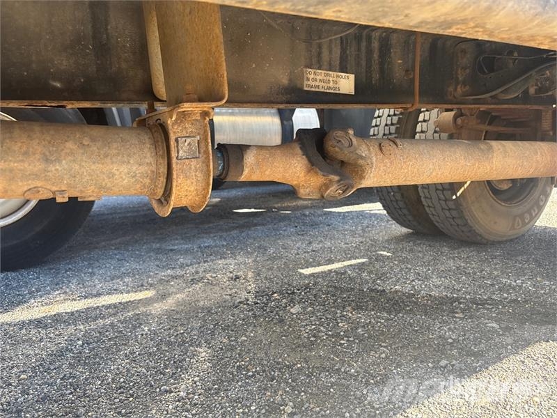 International 4300 شاحنات مزدوجة / خلخلة