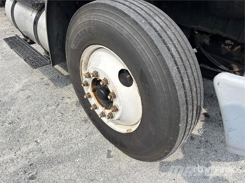 International 4300 Camiones volquete para virutas de madera