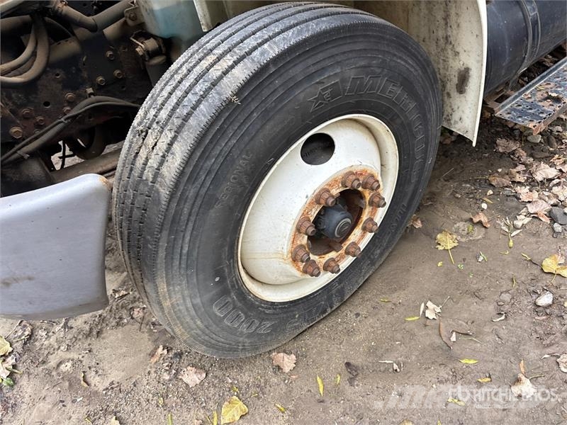 International 4300 Fahrzeug mit mobiler Bohranlage