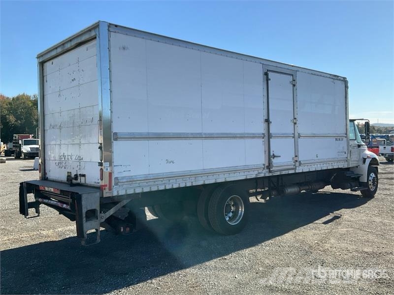 International 4300 貨箱式卡車