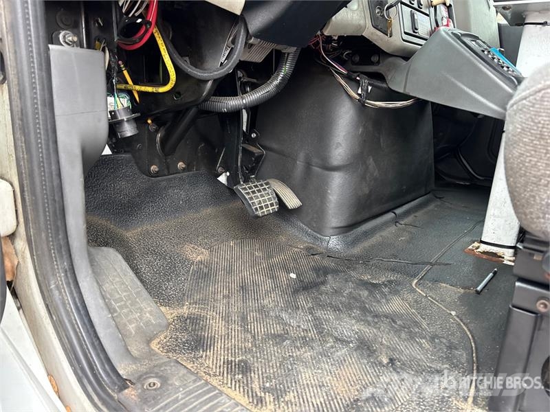 International 4300 Auto korpe