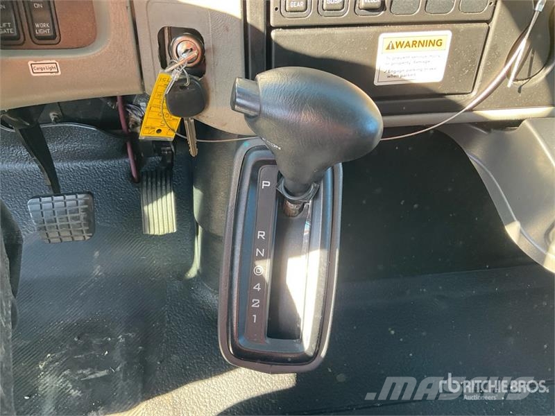 International 4300 貨箱式卡車