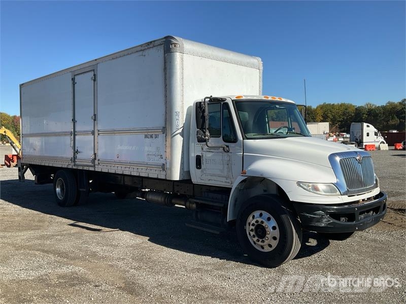International 4300 貨箱式卡車