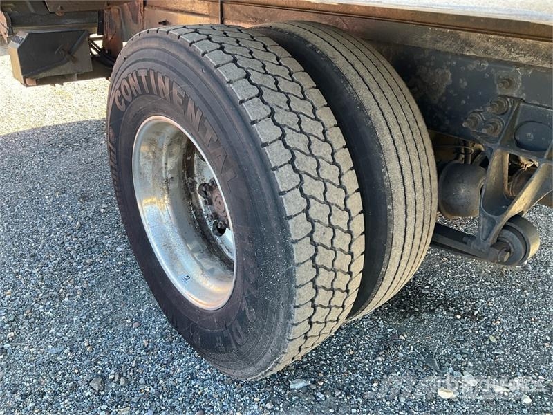 International 4300 貨箱式卡車