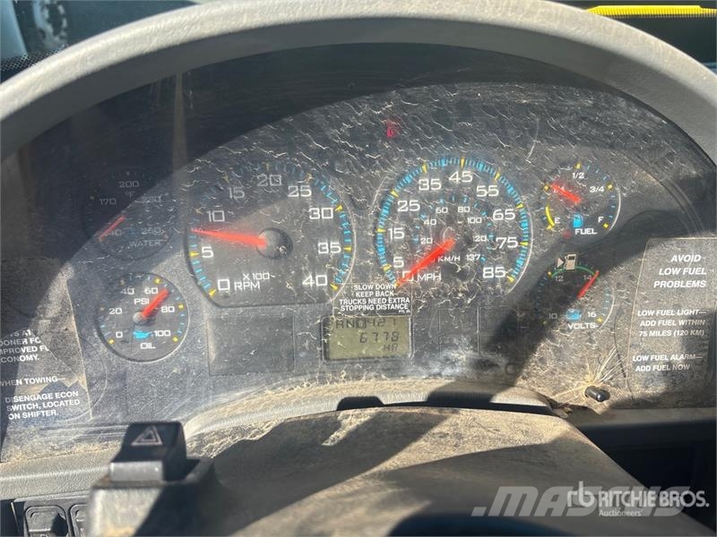 International 4300 شاحنات مزدوجة / خلخلة