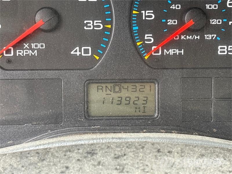 International 4300 Fahrzeug mit mobiler Bohranlage