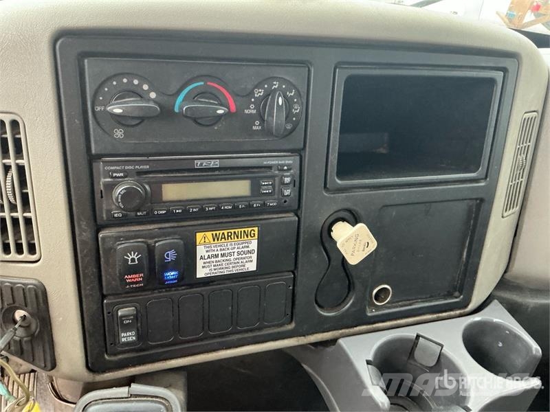 International 4300 多目的/汎用車両