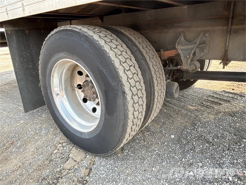 International 4300 Camiones con caja de remolque