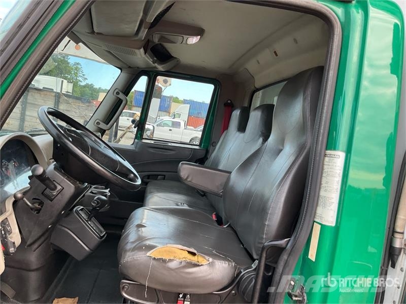 International 4300 Camiones con temperatura controlada