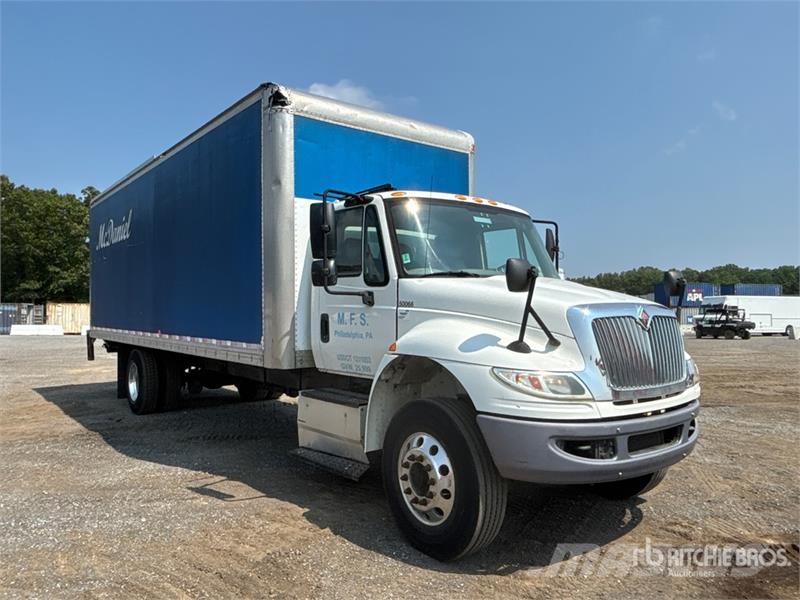 International 4300 Camiones con caja de remolque
