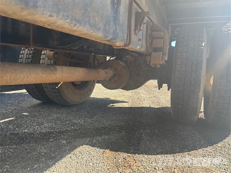 International 4300 شاحنات مزدوجة / خلخلة
