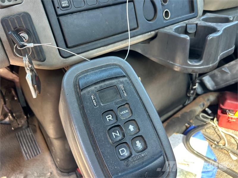 International 4300 Cabinas