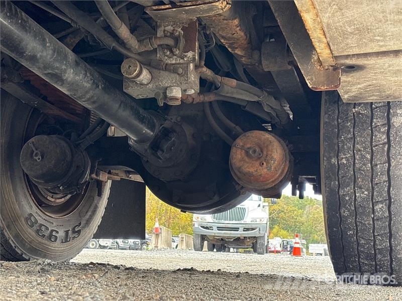 International 4300 Auto korpe
