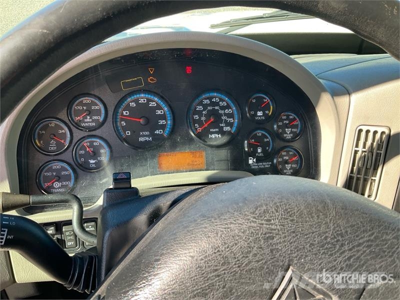 International 4300 貨箱式卡車
