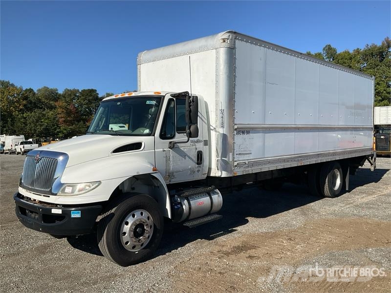 International 4300 貨箱式卡車