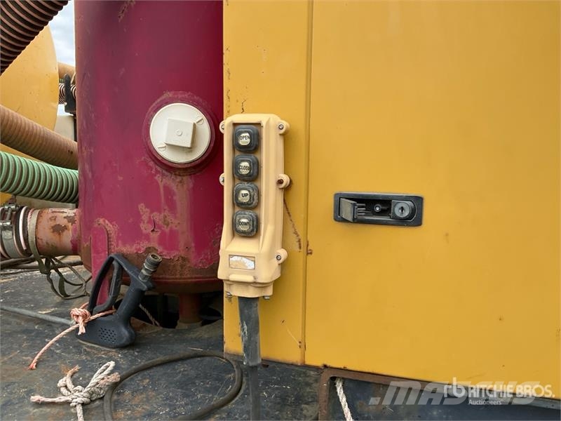 International 4300 Kombinētās vakumsūkņa mašīnas