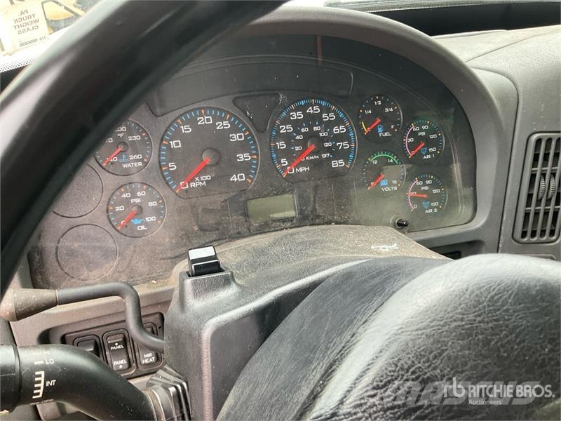 International 4300 タンカートラック
