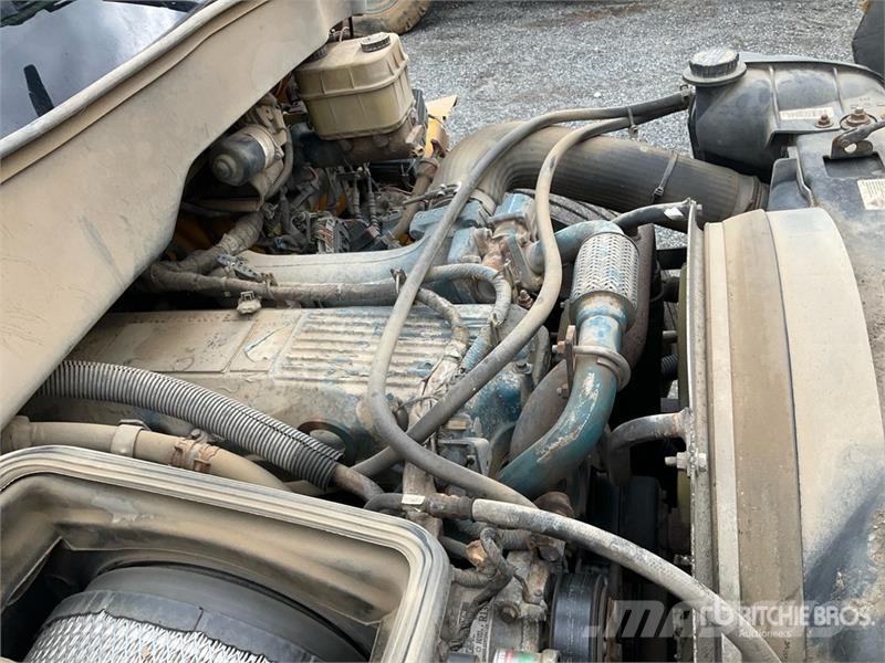 International 4300 Kombinētās vakumsūkņa mašīnas