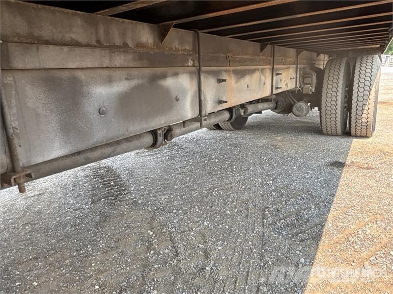 International 4300 Camiones con caja de remolque