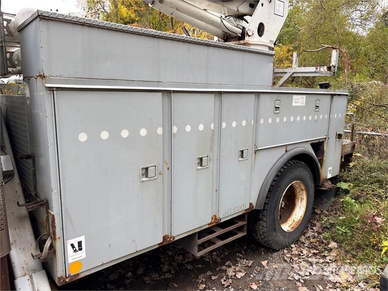 International 4300 Fahrzeug mit mobiler Bohranlage