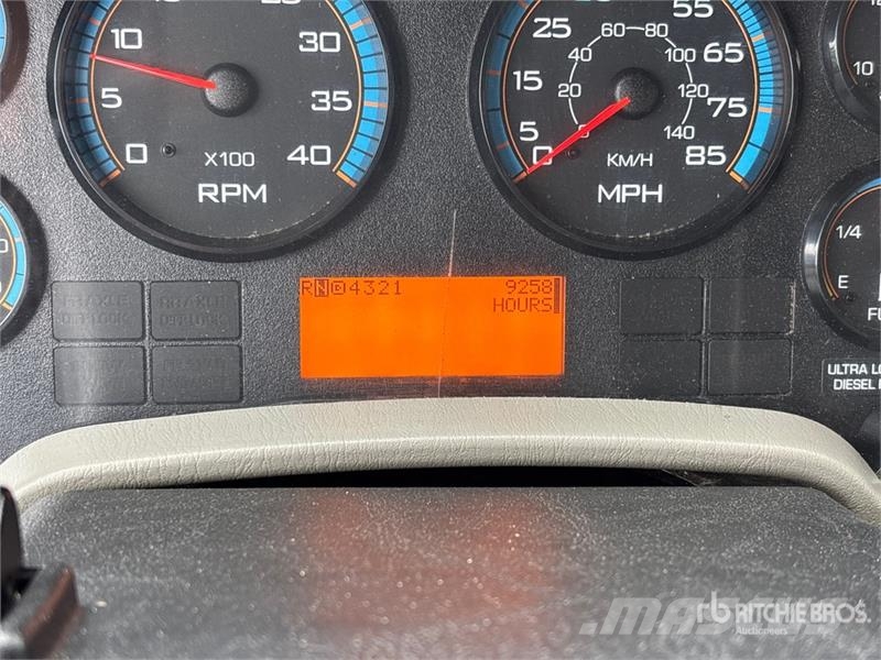 International 4300 Auto korpe