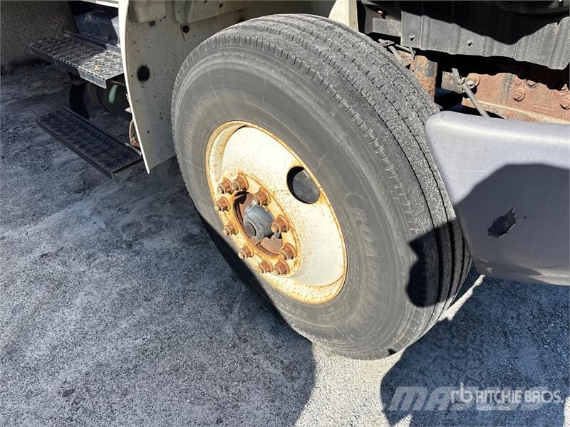 International 4300 Фургони