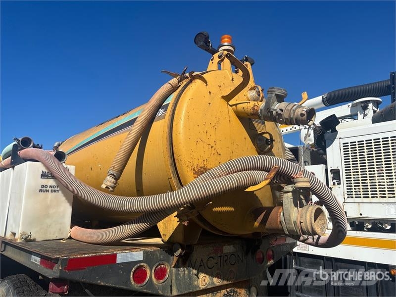 International 4300 شاحنات مزدوجة / خلخلة