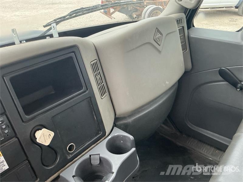 International 4300 多目的/汎用車両