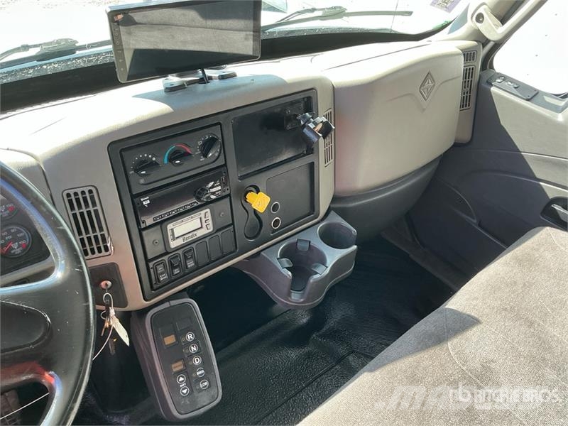 International 4300 Bakwagens met gesloten opbouw