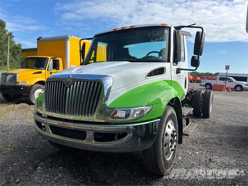 International 4300 كابينة والداخلية