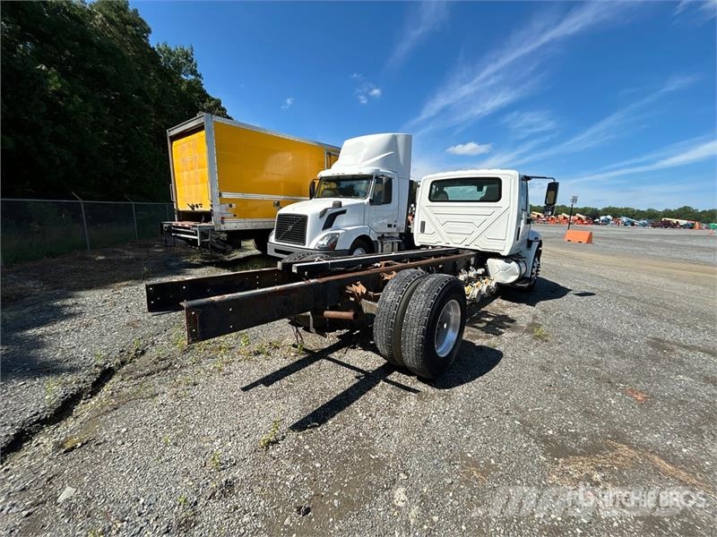 International 4300 Cabinas