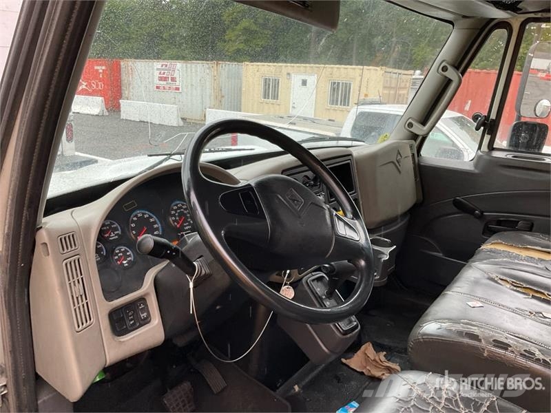 International 4300 Furgons