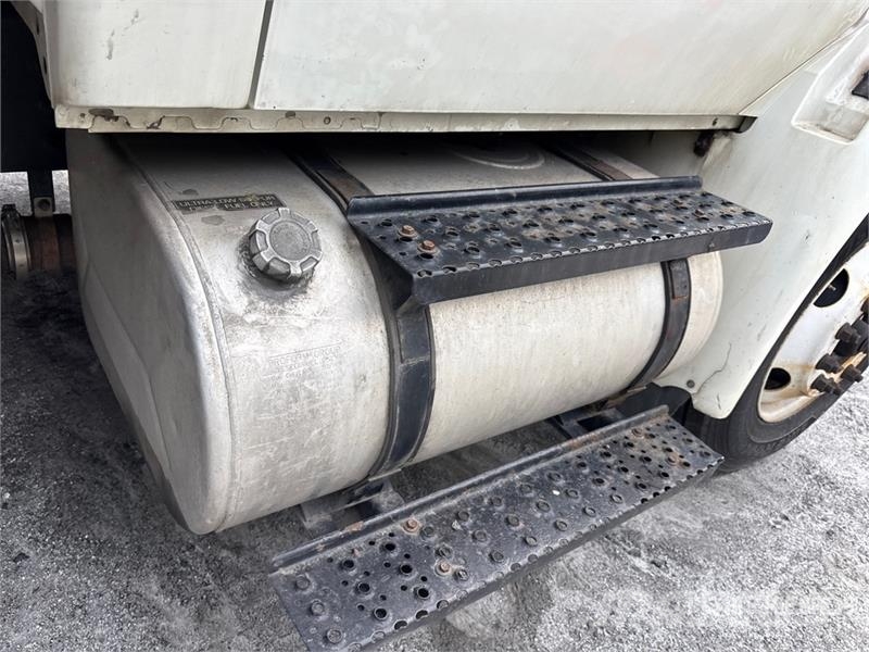 International 4300 Фургони