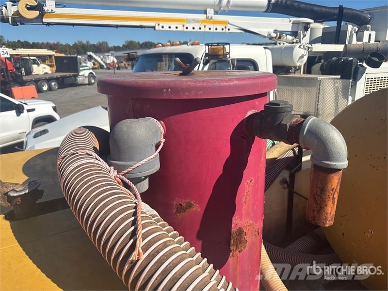 International 4300 شاحنات مزدوجة / خلخلة