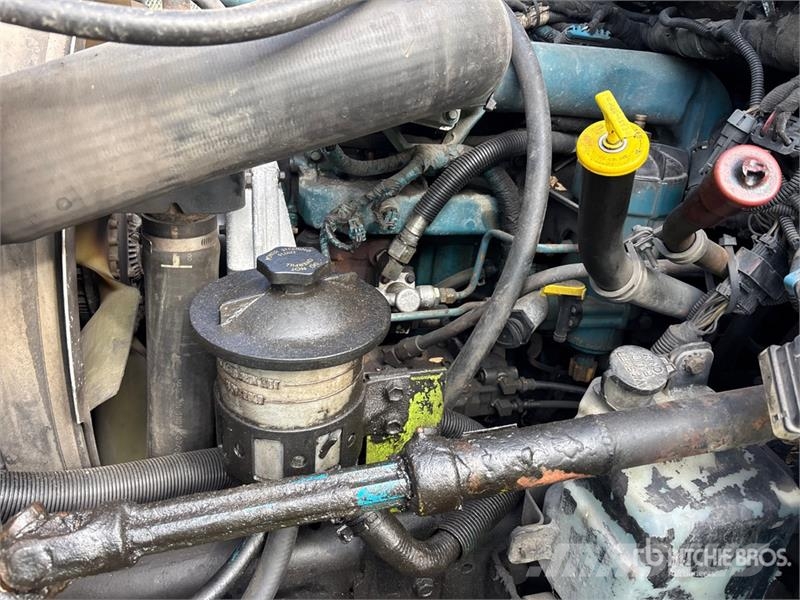 International 4300 كابينة والداخلية