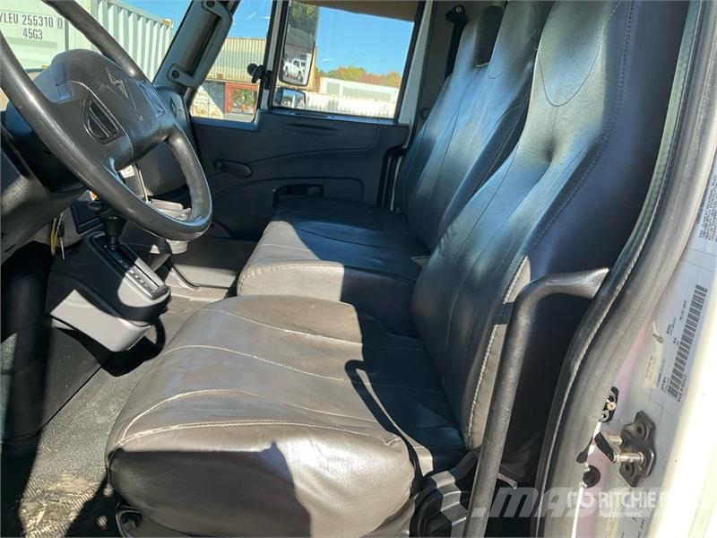 International 4300 貨箱式卡車