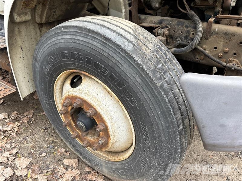 International 4300 Fahrzeug mit mobiler Bohranlage