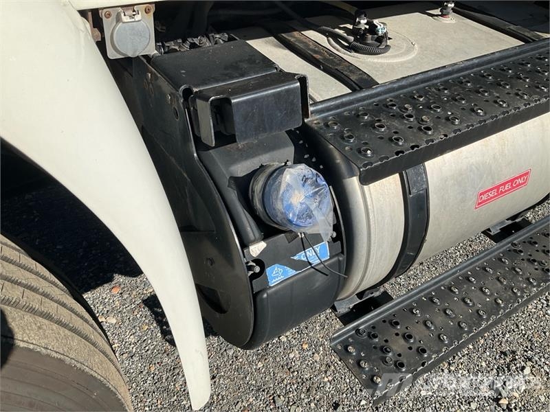 International 4300 貨箱式卡車