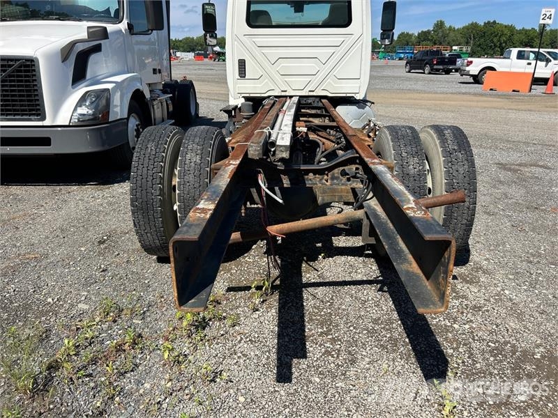 International 4300 Cabinas
