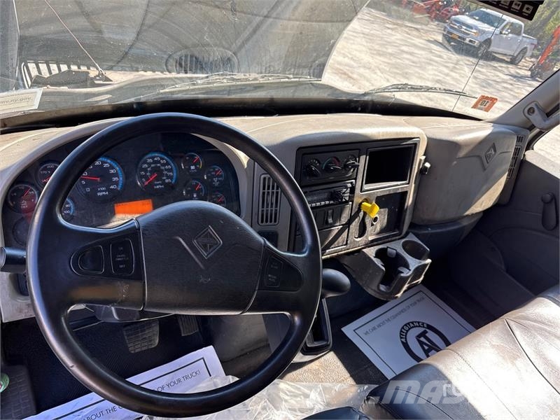 International 4300 Temperature controlled trucks