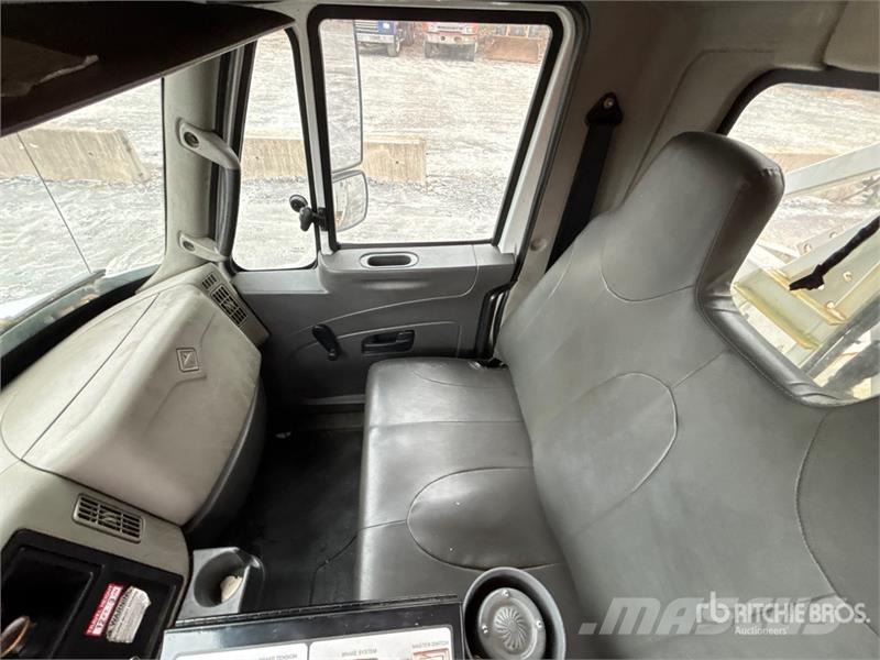 International 4300 Auto korpe