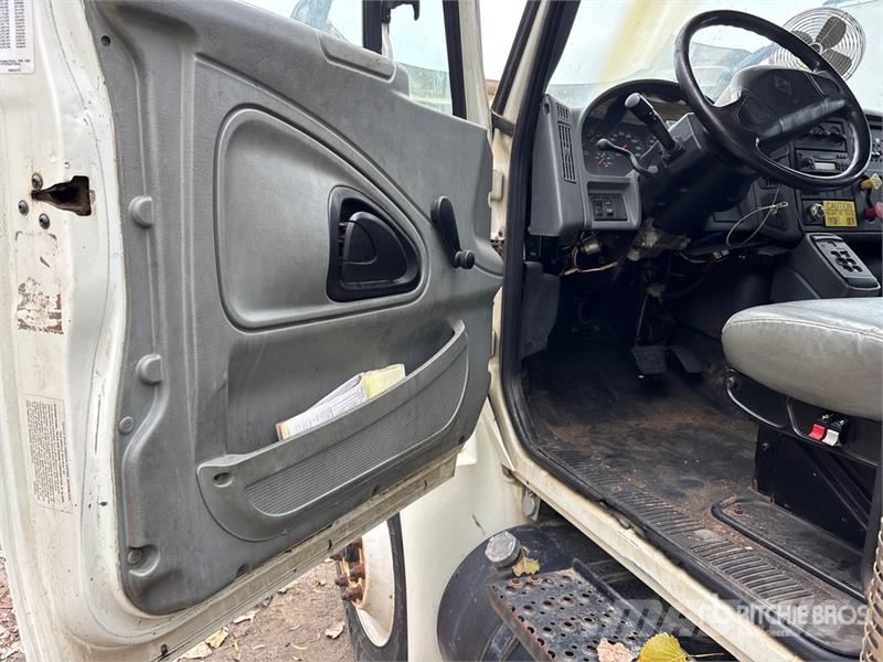 International 4300 Fahrzeug mit mobiler Bohranlage